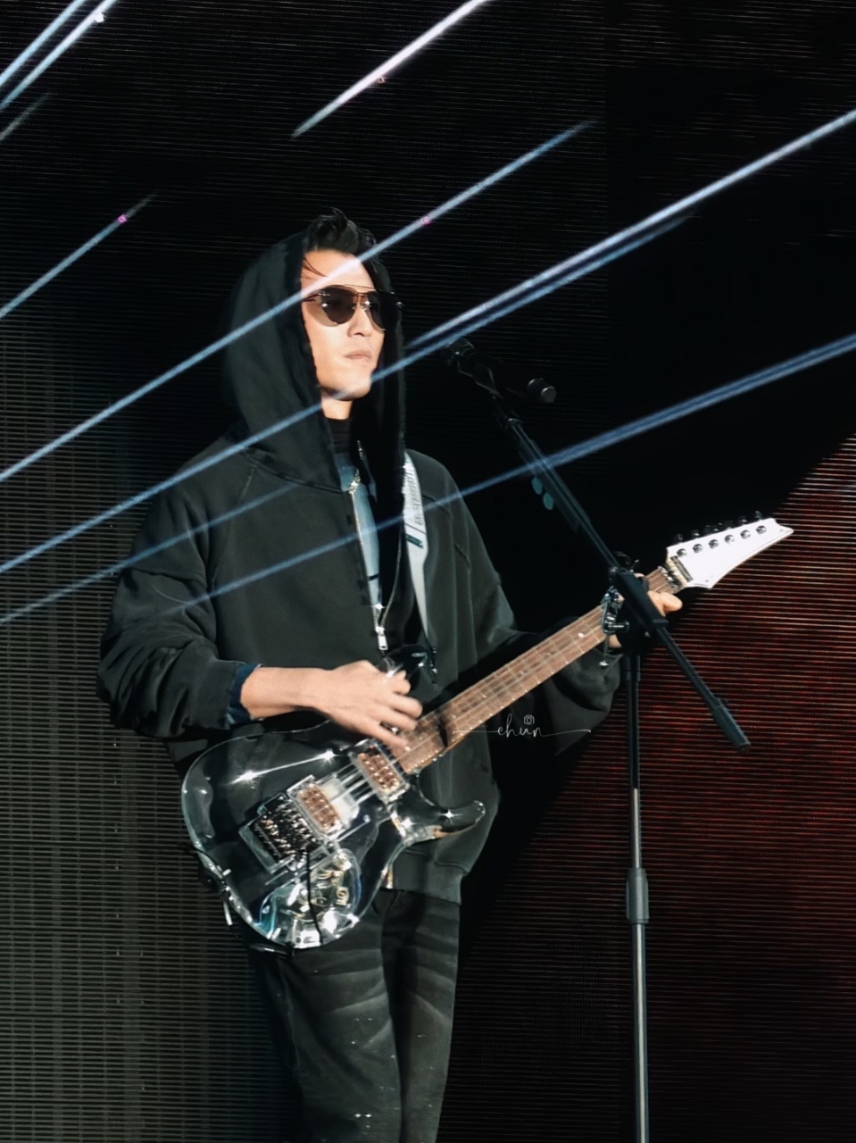 谢霆锋进化演唱会 为年少时的偶像疯狂一次！收官之战，不留遗憾！连看两场，从看台的