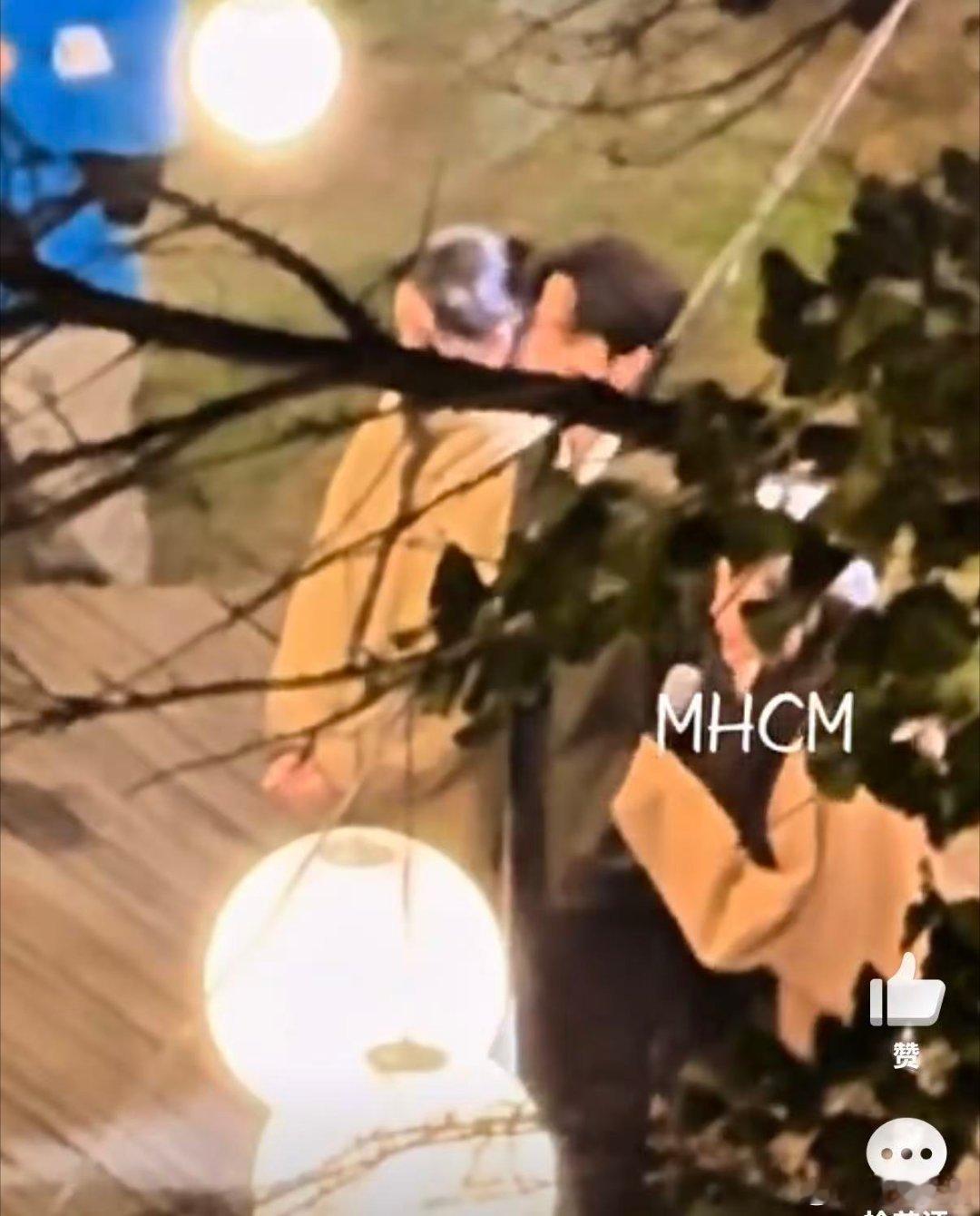 迪丽热巴常华森牵手上台迪丽热巴常华森牵手上台路透迪丽热巴常华森牵手上台，好，[色