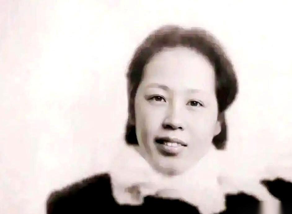 1949年，建国之初，刘伯承托人给远在老家的原配妻子程宜芝带去口信，想接她去南京