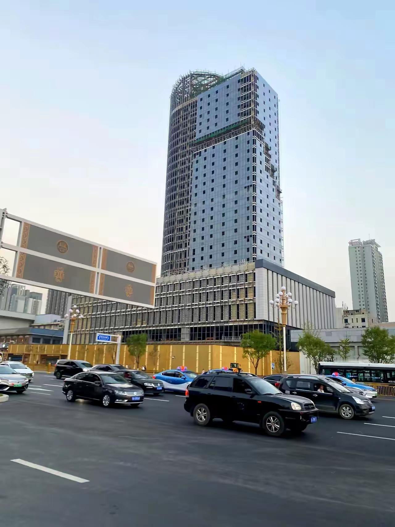 太原迎泽五一大街的烂尾楼误事呀

太原第一街，太第一区。

长达30年了吧？
