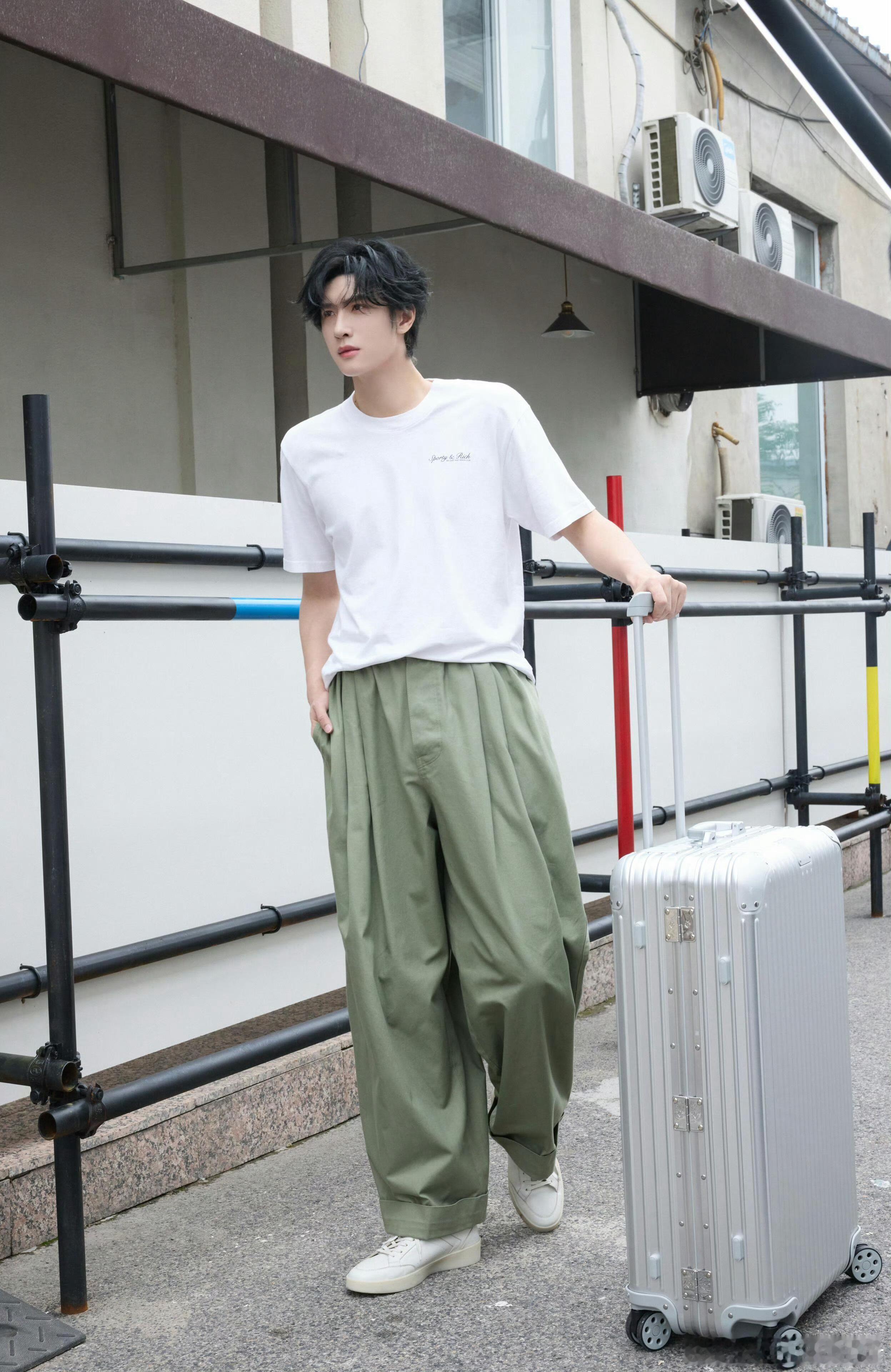 展轩  💙 展轩新歌发光 关于【许愿池】发贴格式:从入口点进去一键发帖即可，它