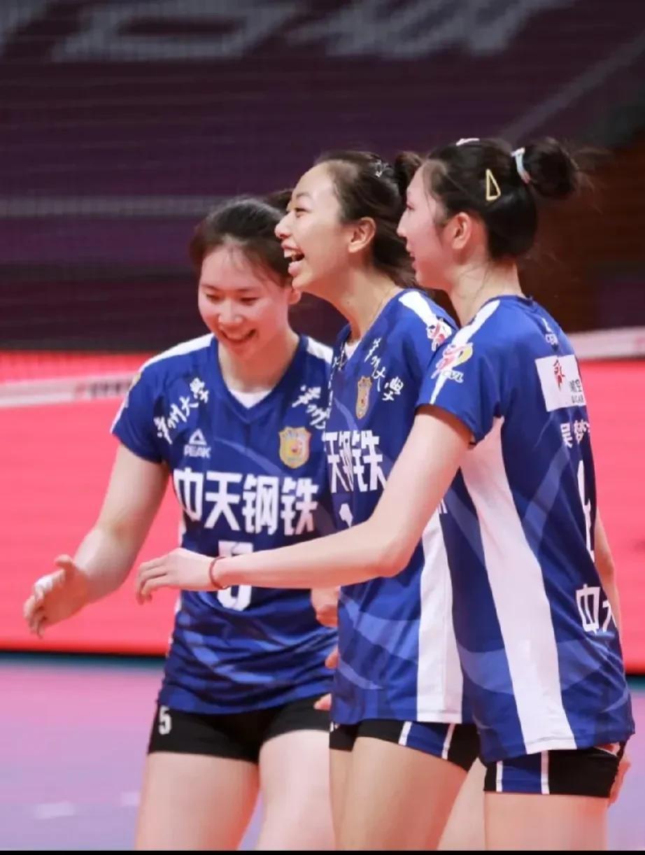 女排排超赛，明天江苏队又将南下深圳，报去年被逆袭的一箭之仇。深圳中塞队去年有博天