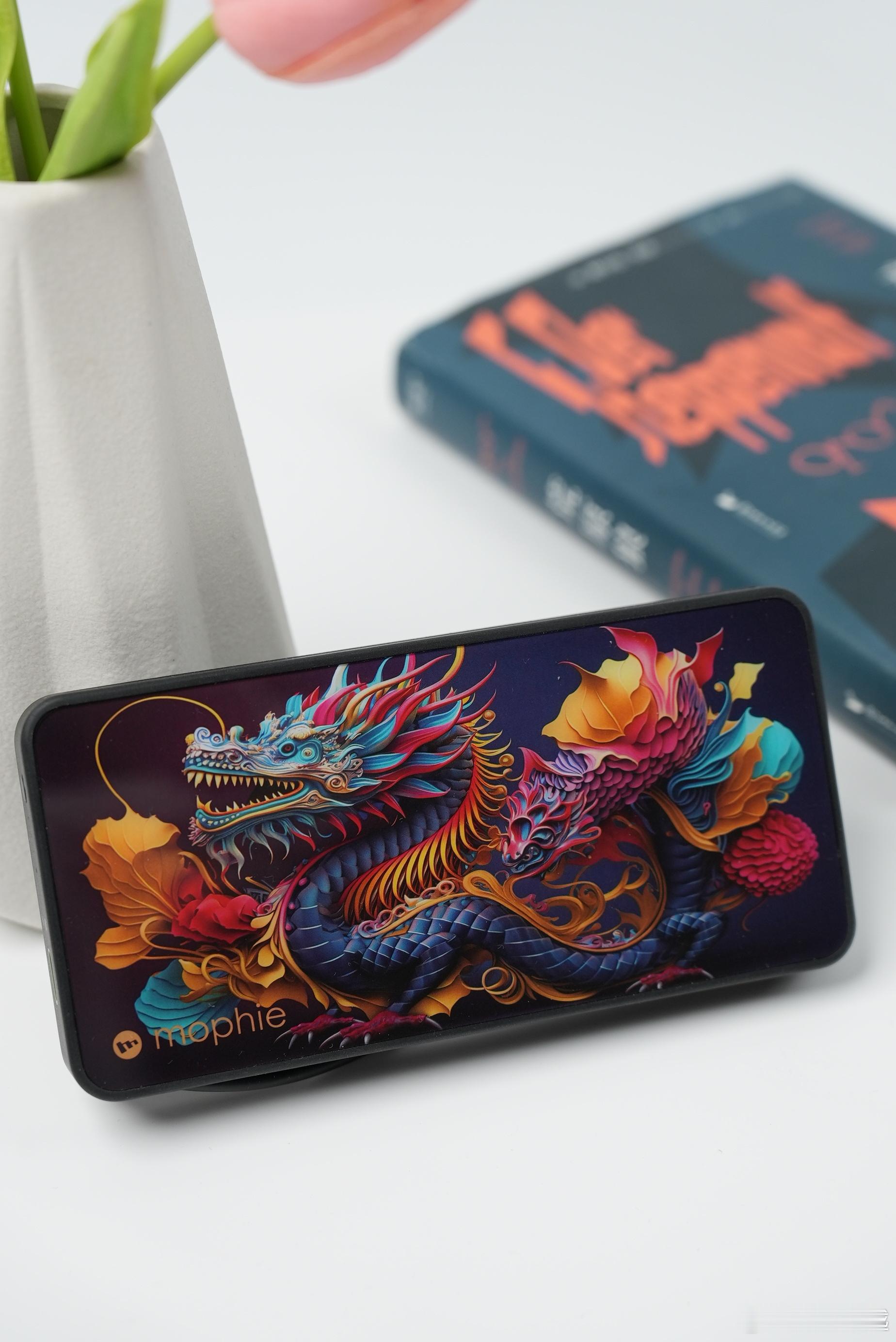 好家伙，mophie给苹果设计的龙年特别版充电宝真的好看呀！很霸气，两边都是20