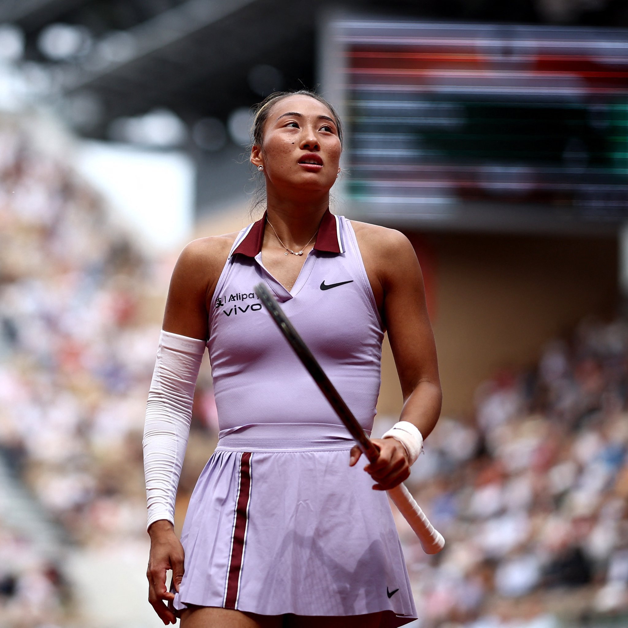 其实把郑钦文当做巡回赛中的普通巡回赛女孩一切就合理了不谈过去的荣誉和排名的高位连
