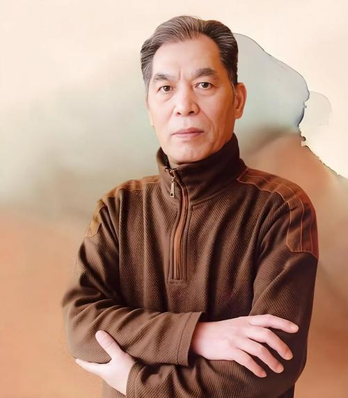 著名作家梁晓声的小姨在20多岁时未婚先孕，却始终不肯透露孩子父亲的身份，甚至因此