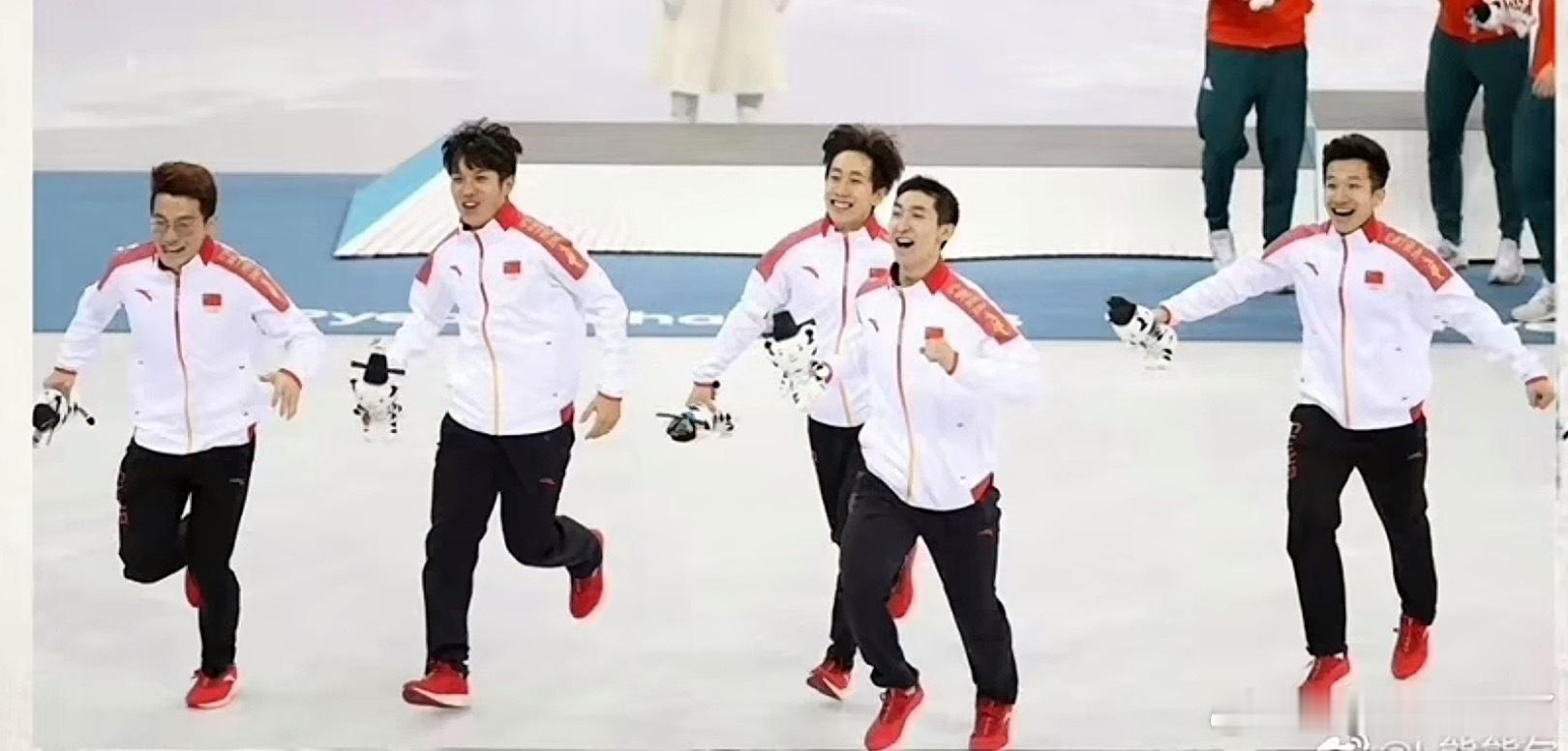 武大靖平昌纪录已经八年了一晃就是八年，每次刷到武大靖平昌冬奥会夺冠的视频，依旧会