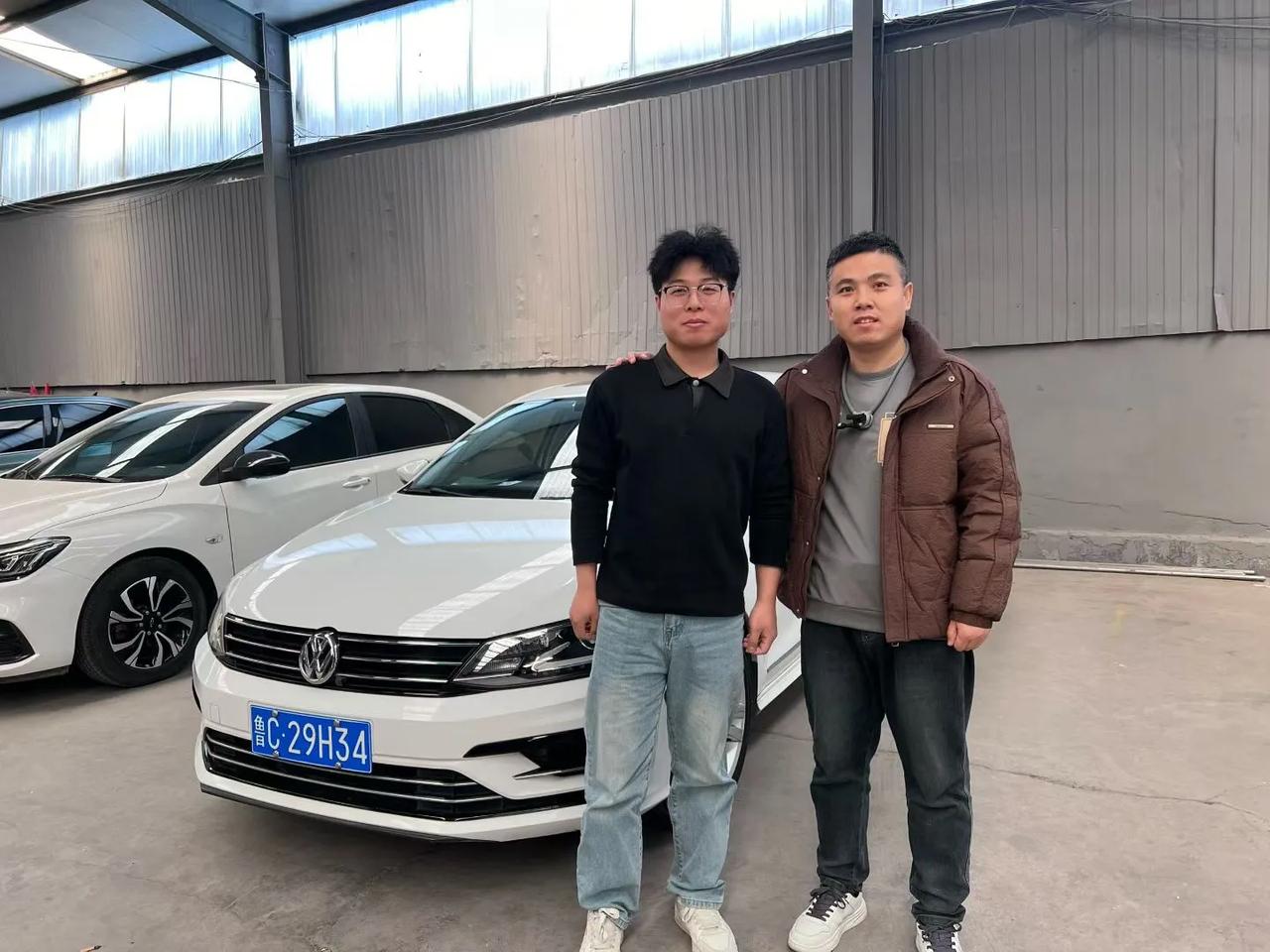 给德州兄弟淘的速腾，18年1.4T熠动，交车~行情5/6万，具体根据车况浮动。