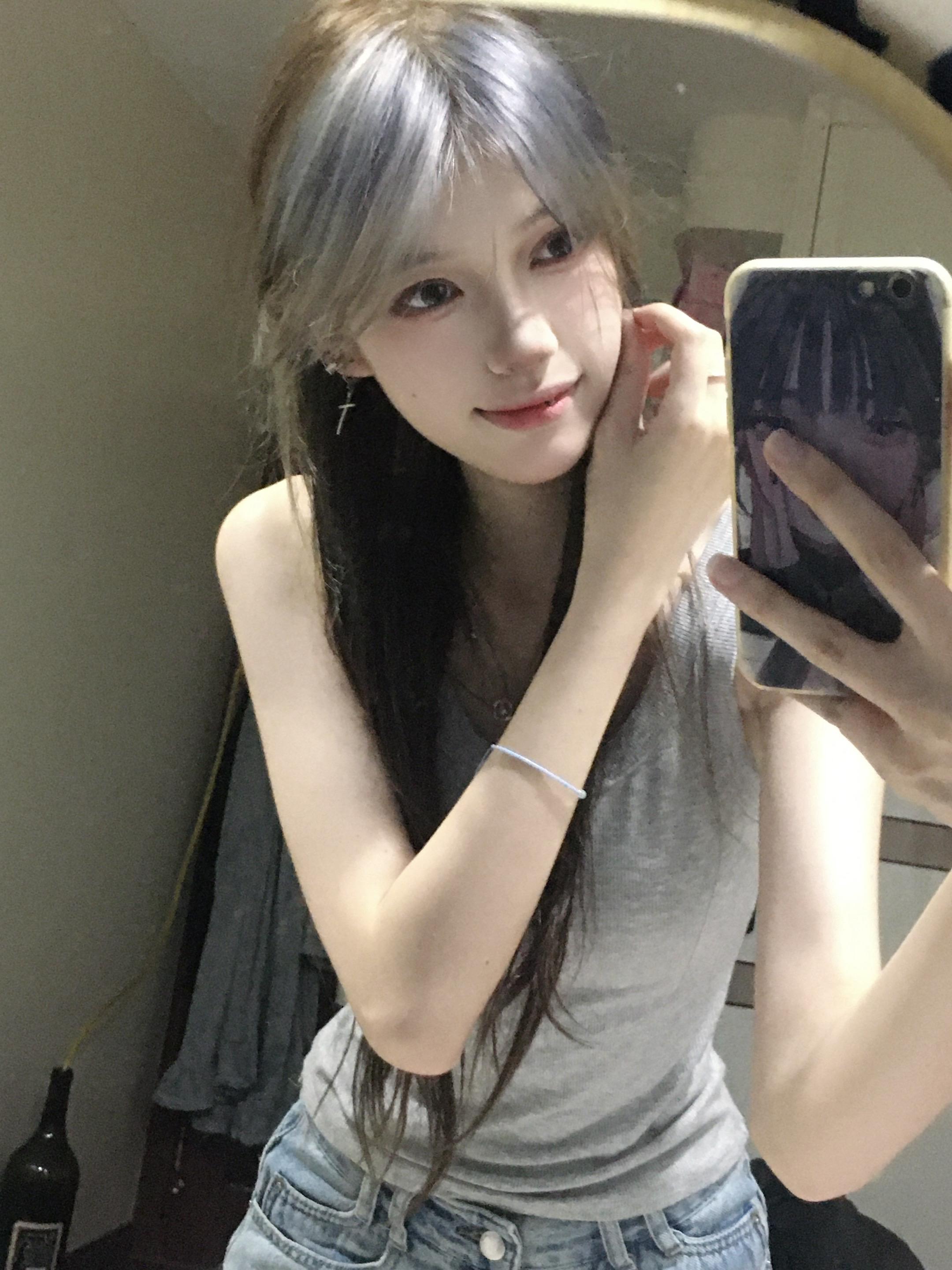 后来我才明白 原来什么都可以是假的 那些彻夜的倾诉那么久的陪伴