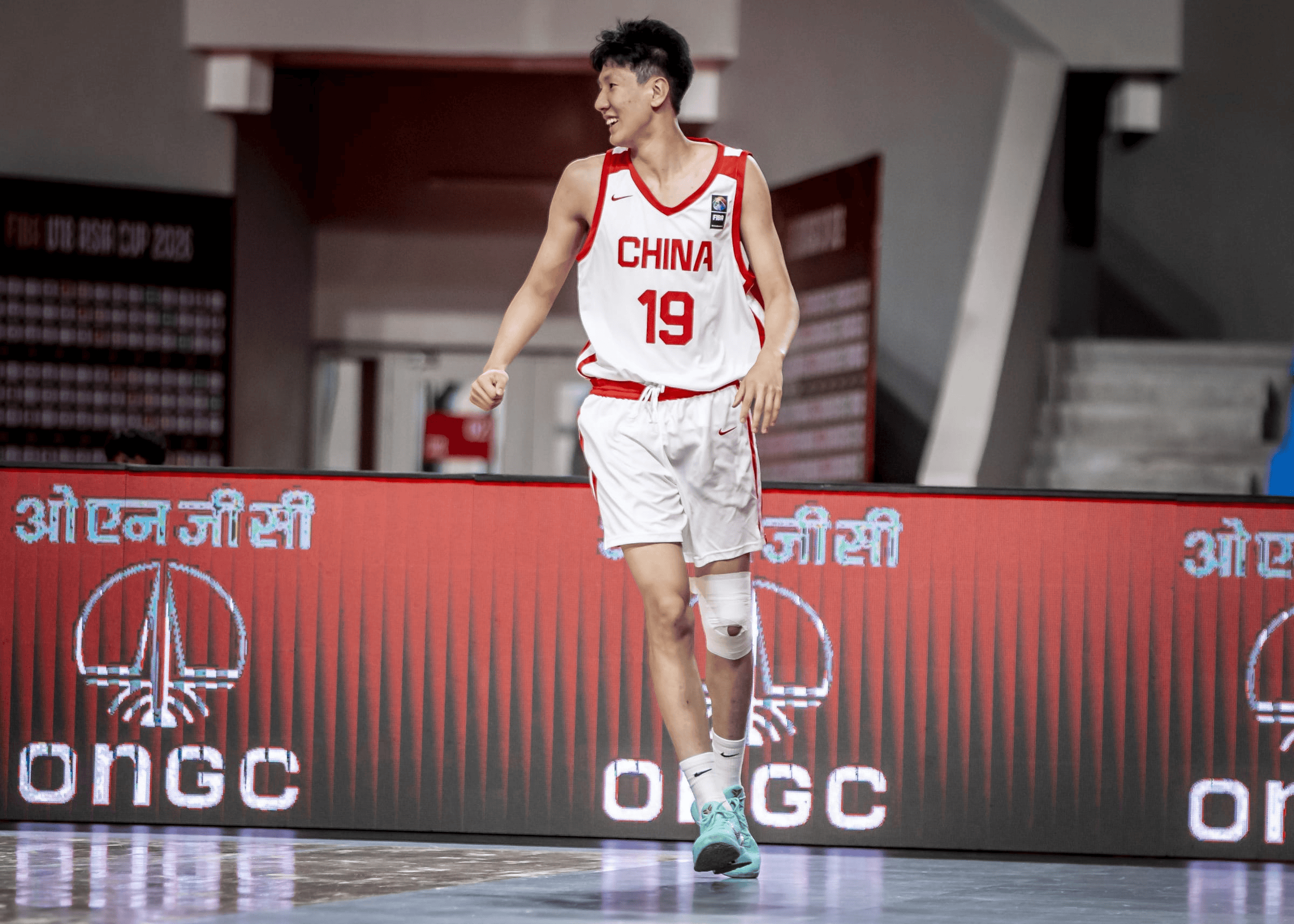 稳定得分！U18亚洲杯小组赛，杨易轩场均16分3.3篮板2助攻