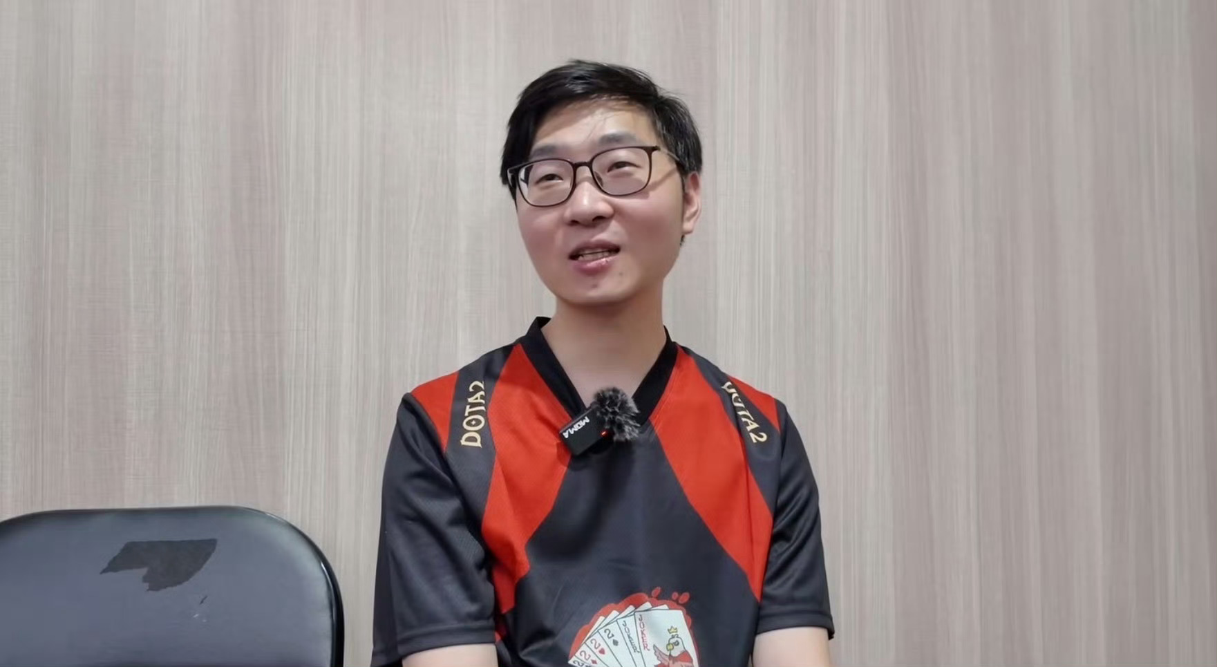 雕哥：皮鞋是纯黑我，查理斯有时候也黑我但是有时候还是帮我说话的，赵子星还是比较公