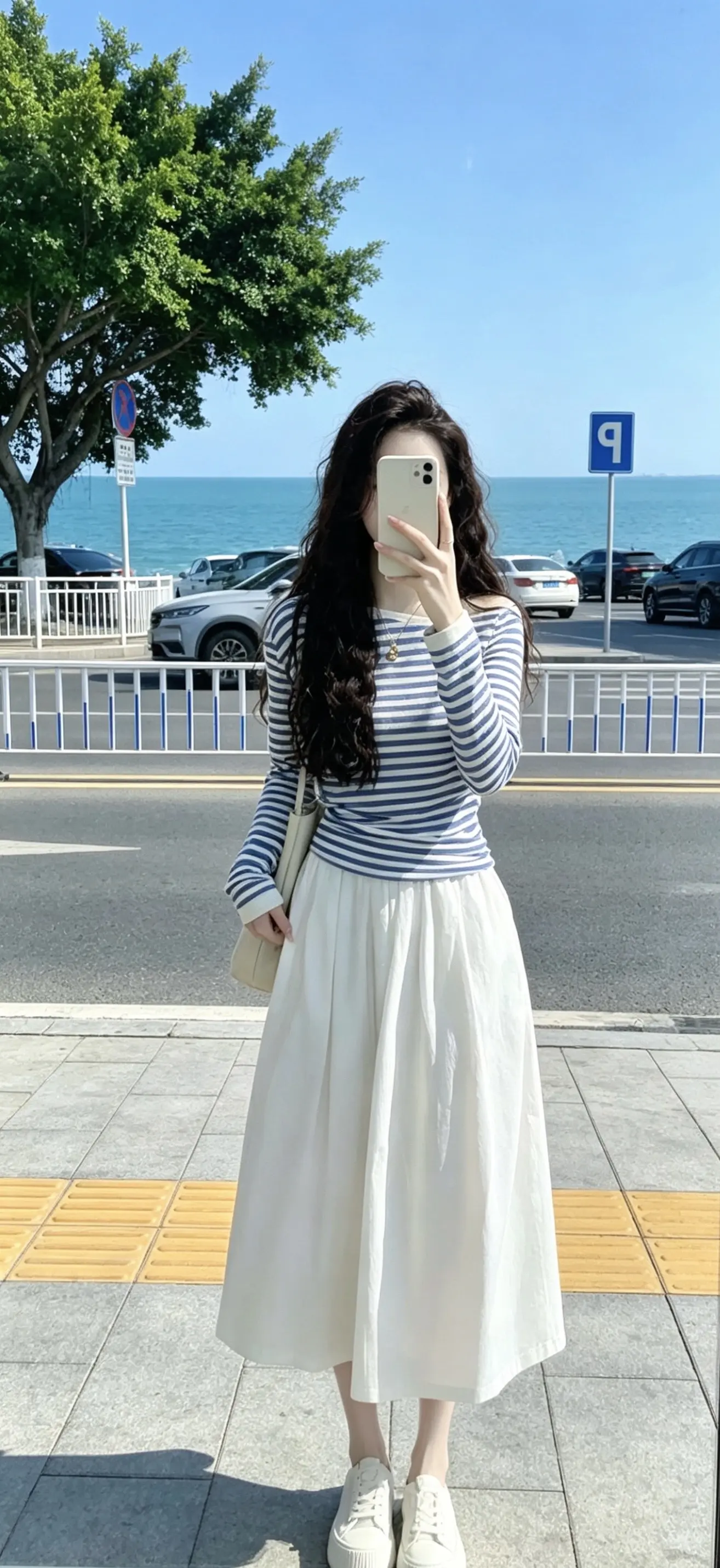 “一定要和舒服的人在一起，包括朋友和亲人，觉得累了就躲远点，取悦别人不...