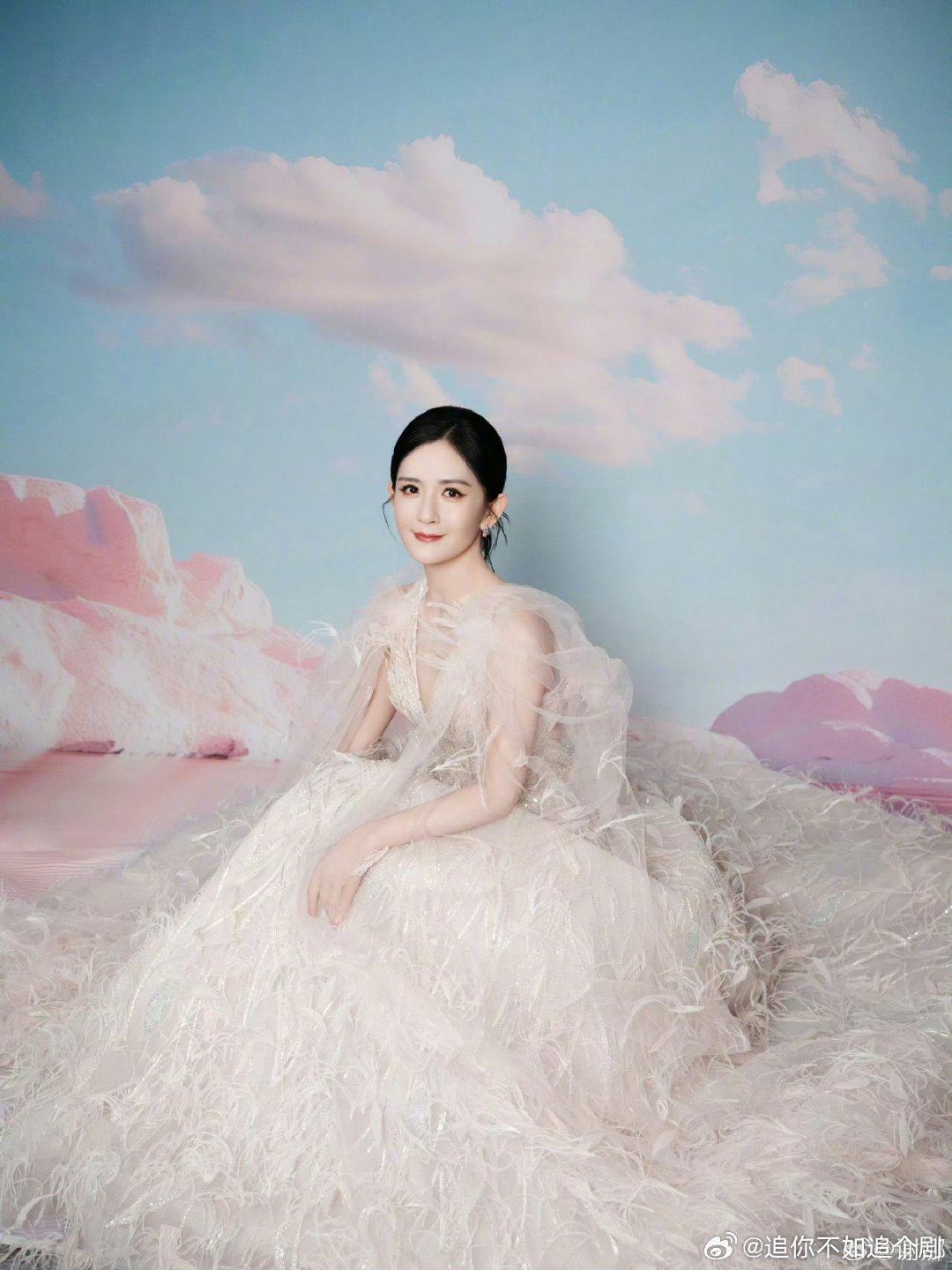 谢娜 太阳女神出发啦娜姐出发状态绝了，期待今晚高光时刻！ 