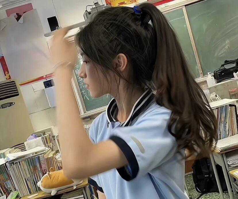你会喜欢学院风格穿着的女生吗?初恋甜学妹谁懂啊！这个学妹直接把“纯欲”两个字刻在