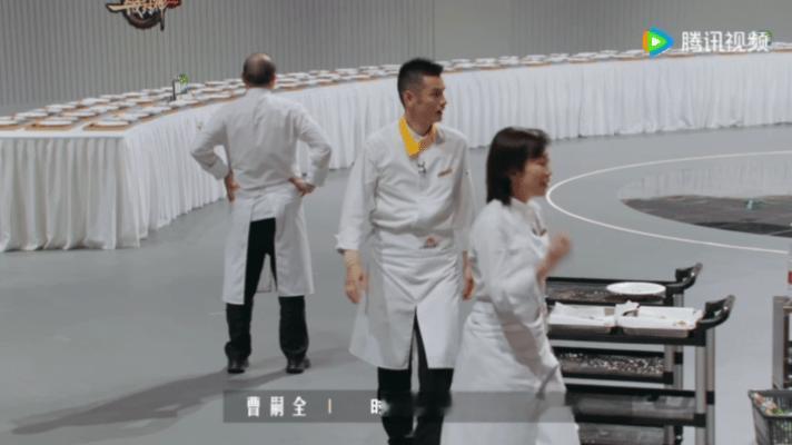 高精力人看完这段也力竭了一饭封神厨房高压到极致，事情一件接着一件来，就算累到不行