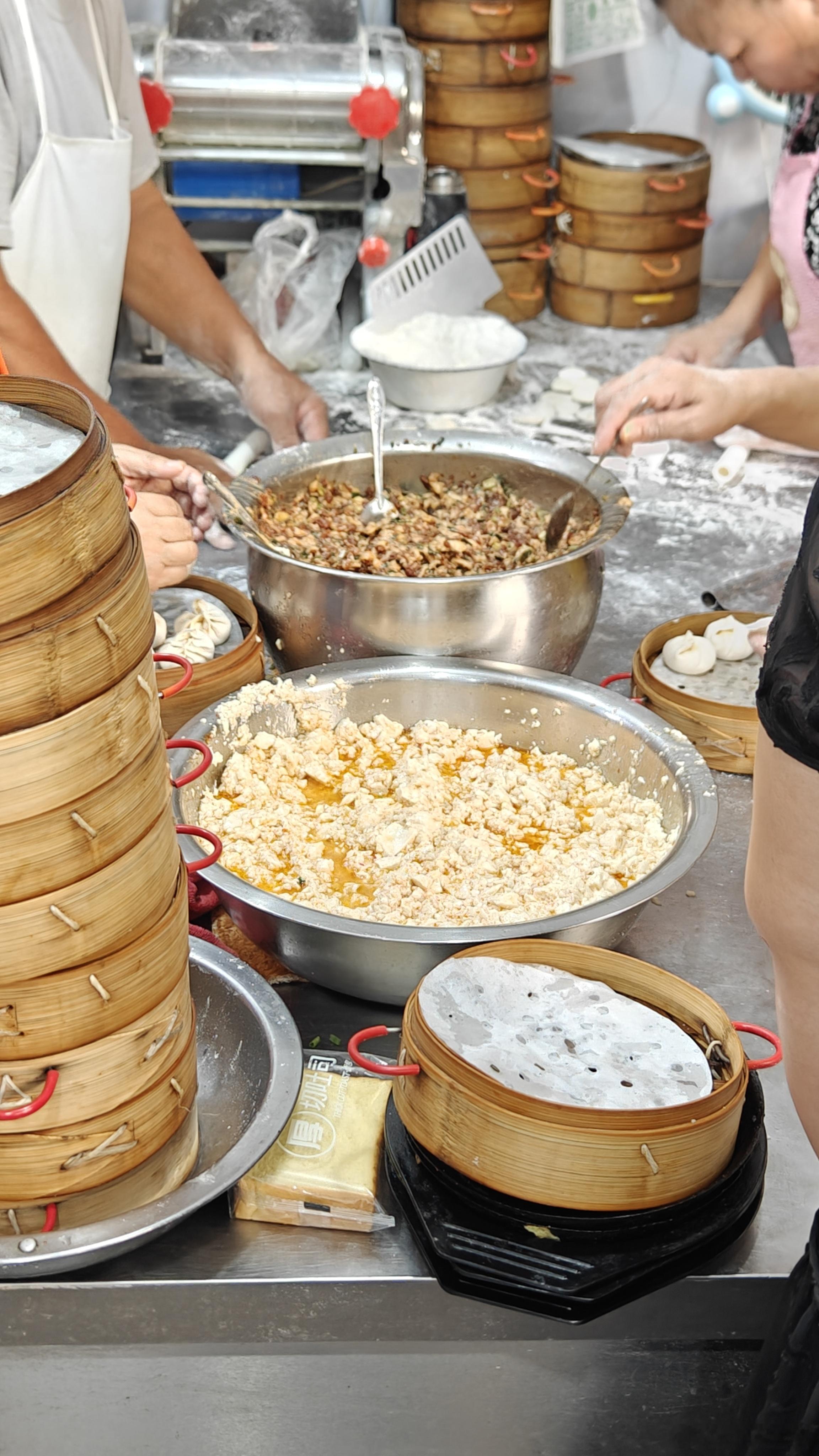 嵊州 不愧是碳水之城，小笼包、豆腐包都好好吃。让我这个包子爱好者狂喜[憧憬][憧