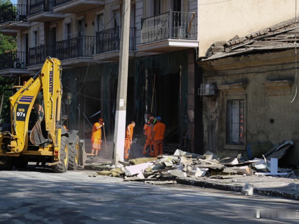 据德国媒体德新社报道，距离前线仅20多公里的扎波罗热市，这两天又一次被推到生死线