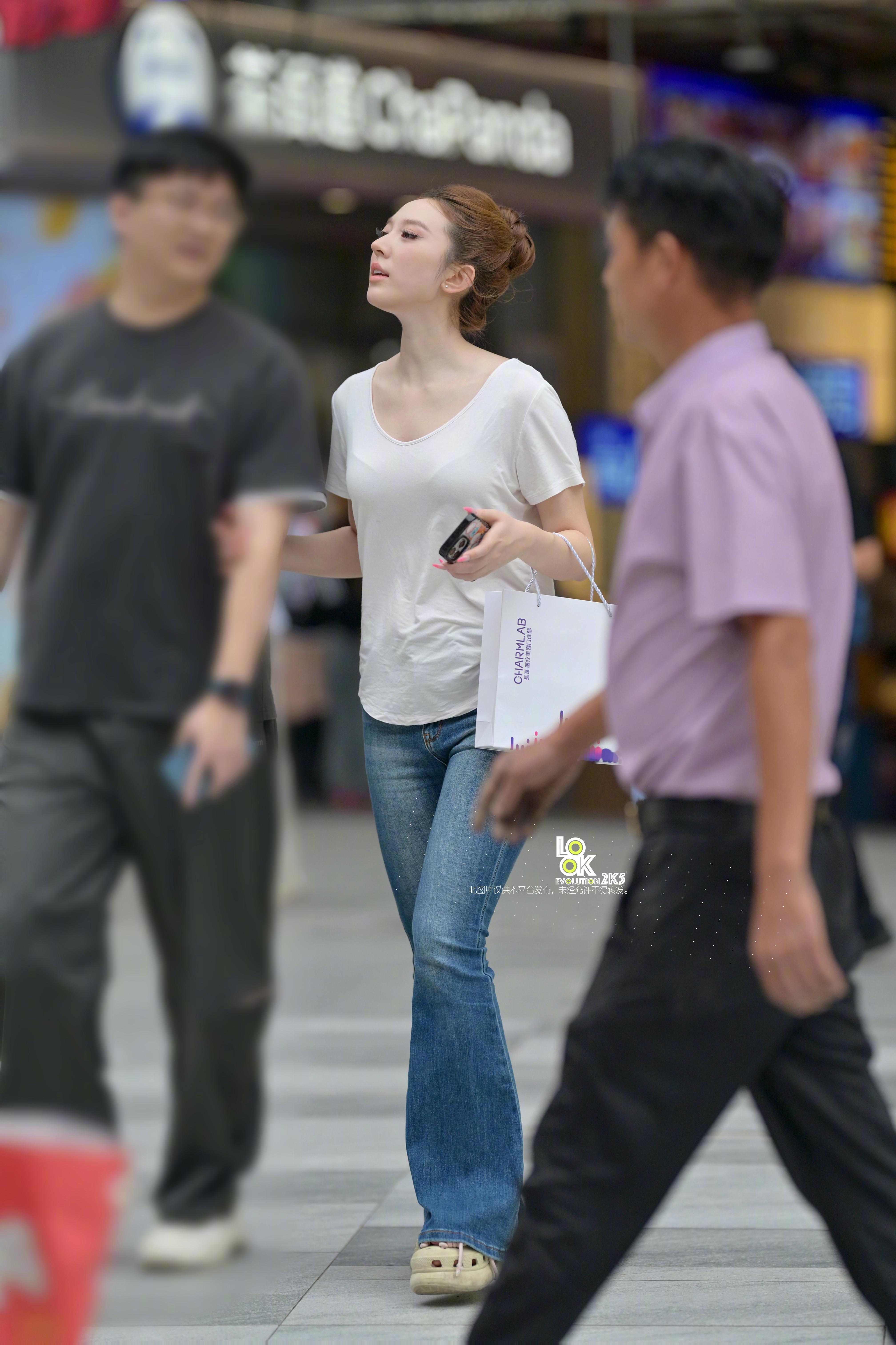 小姐姐气质很好哦 ​​​