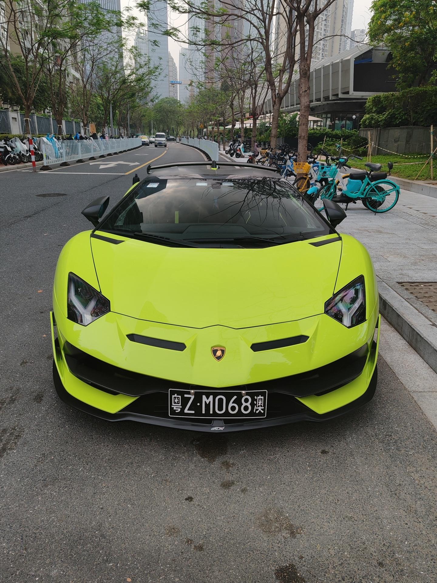 国内仅有七台的兰博基尼SVJRoadster颜色真的太帅了