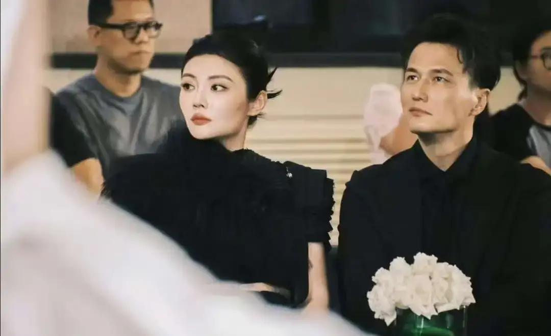 爆料一出，徐冬冬直接转发：我笑了。
 
一句话把谣言拍死。
 
家暴？东北姑娘会