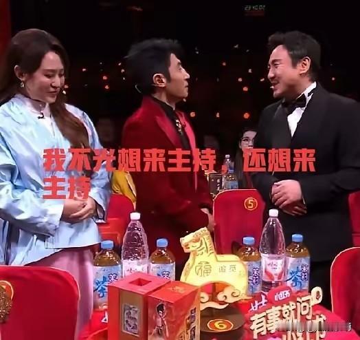 沈腾对撒贝宁说，我也不光是来主持的，我还是想来主持。撒贝宁说，你还想报幕啊！你看
