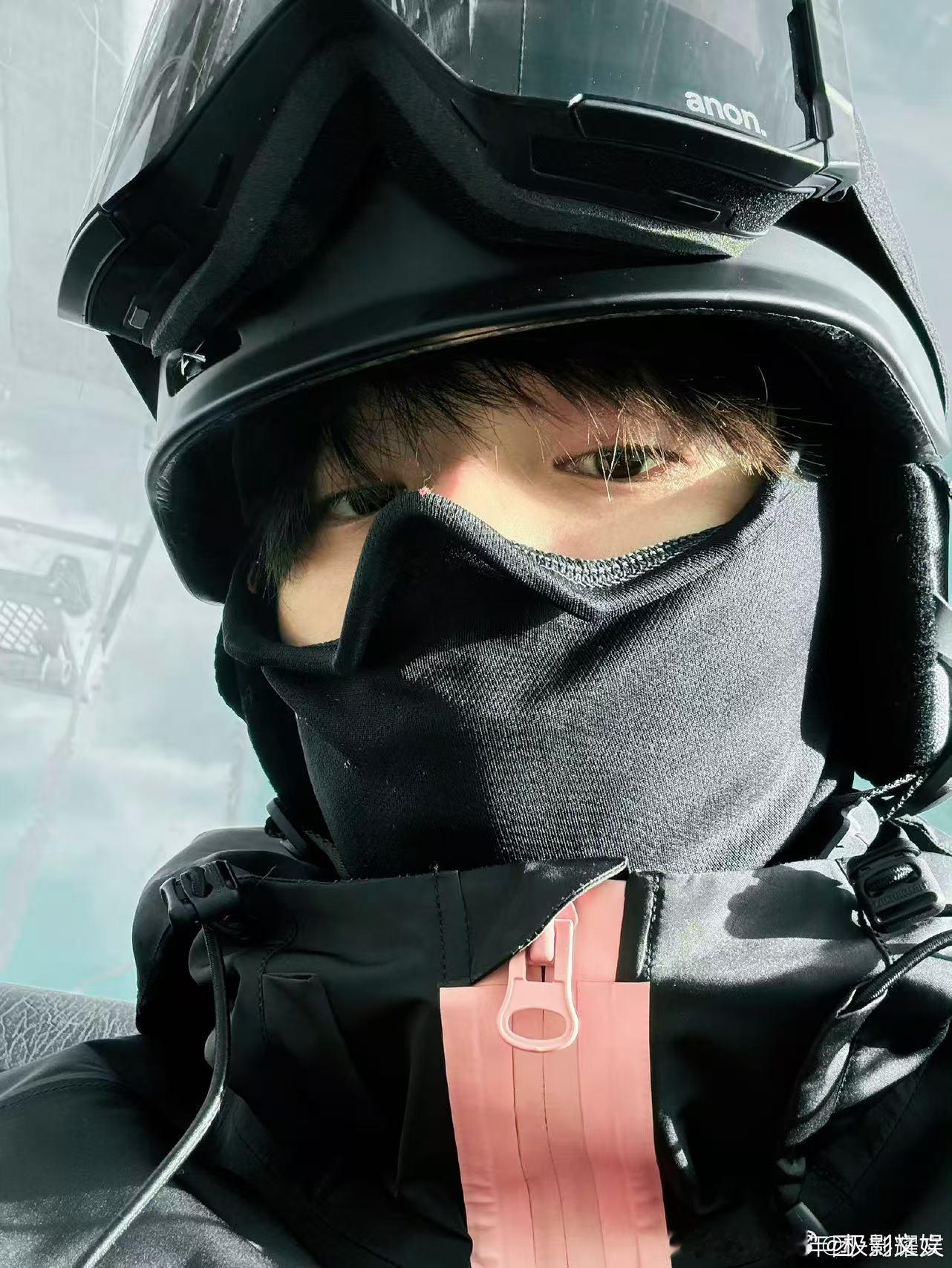 刘耀文去滑雪充电刘耀文滑雪自拍照刘耀文滑雪帮我充满电 ，帅哥，行呀 