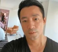 在往昔的余晖里，汪小菲或许还保留着对前妻血脉延续的一缕温柔父责，如同夜空中最淡的