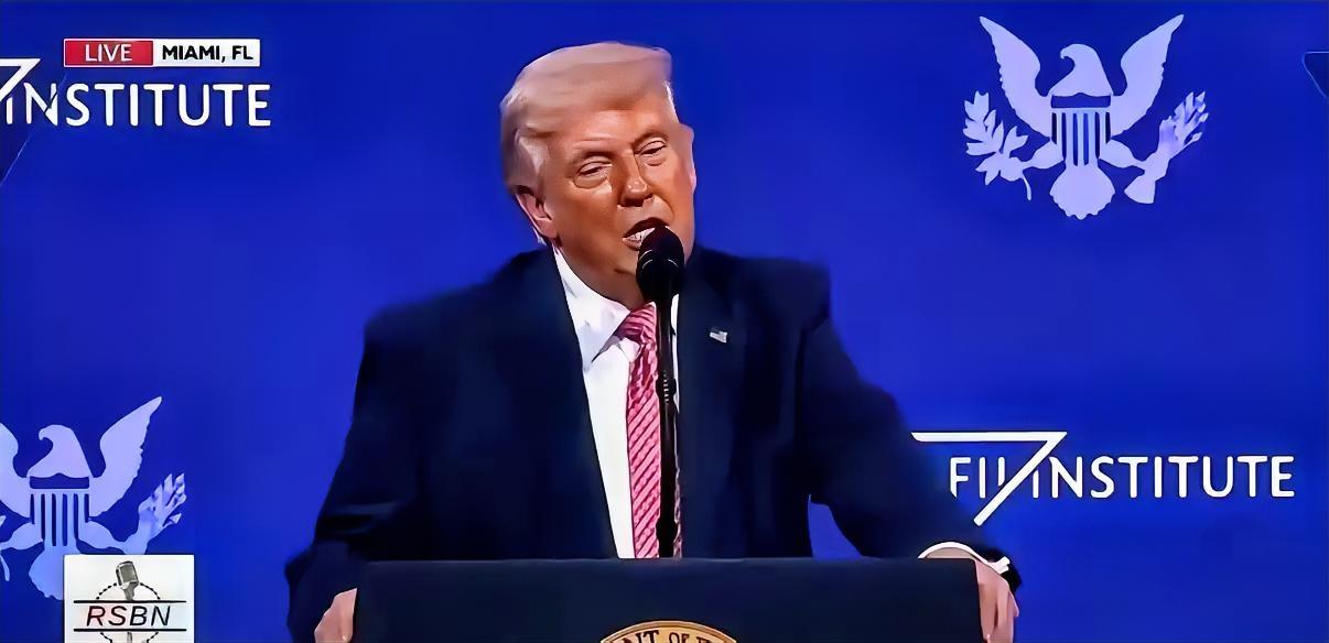 特朗普公然教唆“抢油”！这番疯话，扯下美国霸权最后一块遮羞布
 
31日美国总统