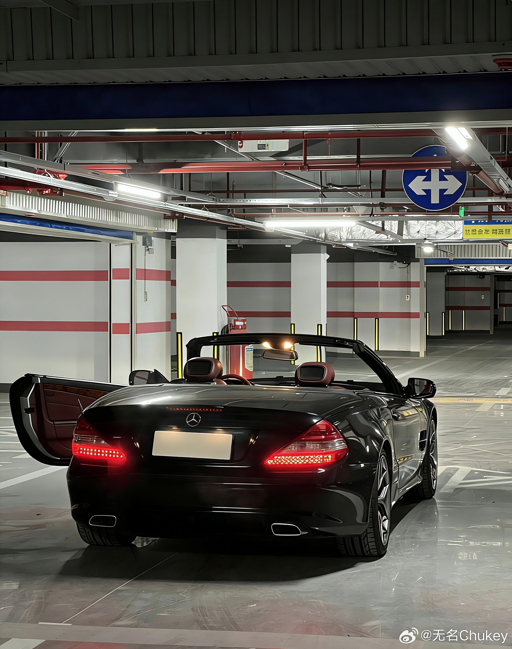 我很喜欢车子这个角度，就好像一位即将陪你经历风雨的伙伴，在蓄势待发等着你的感觉。