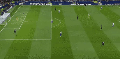 热刺门将金斯基一战成名！不过不是因为厉害成名，是因为超级超级巨大巨大失误！而且是