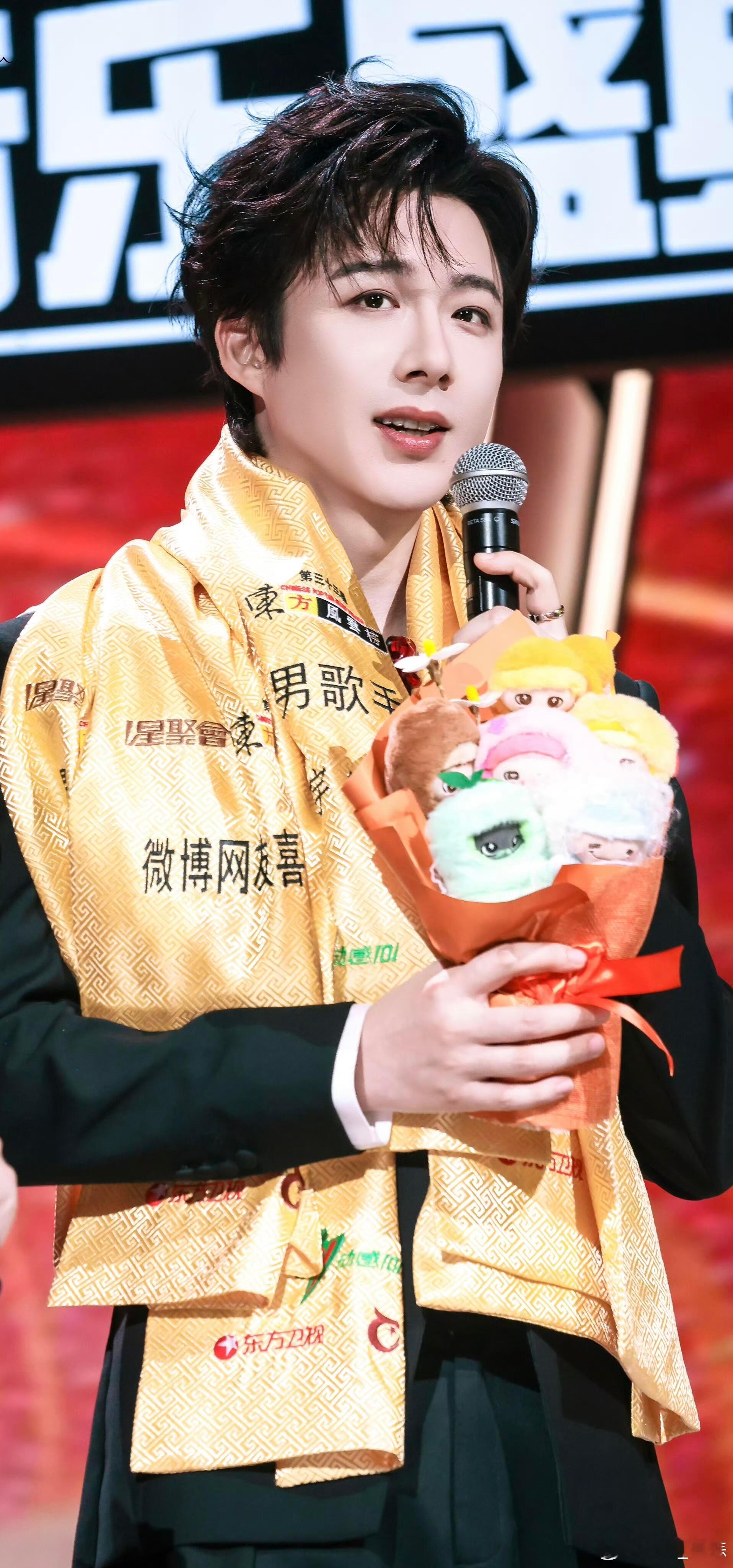 开始推理吧  “你就像一道光照耀着我 给予我无尽的快乐”刘宇宁