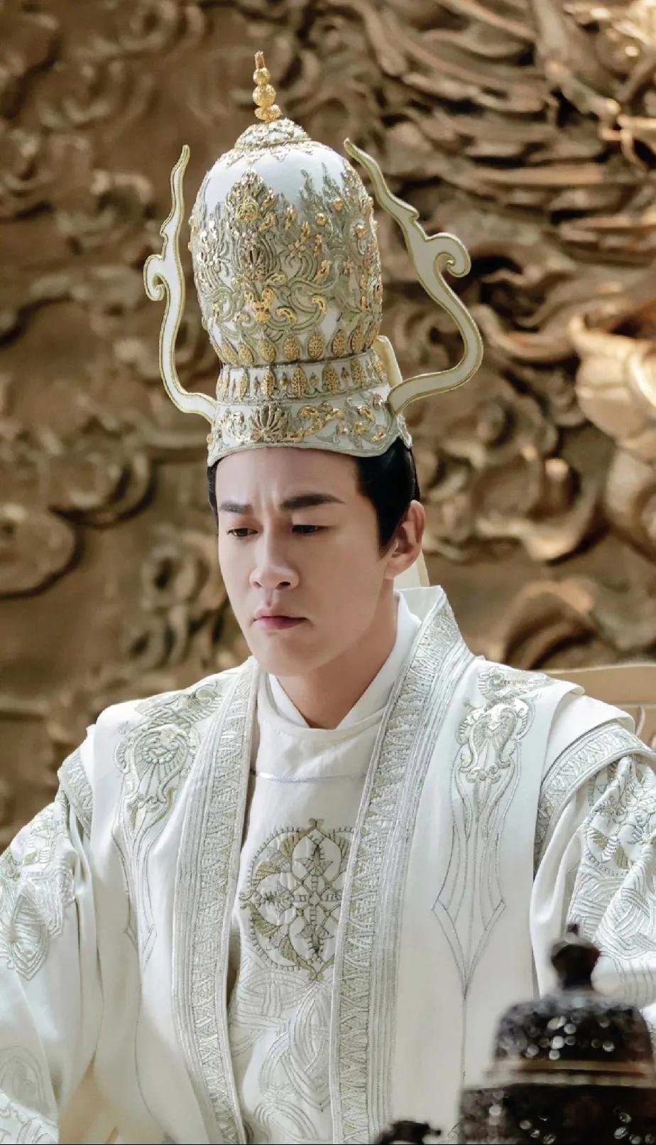 何润东: 我不仅有宽度，
还有高度！[泪奔]
什么帝王将相，猛士武将，统统不在话