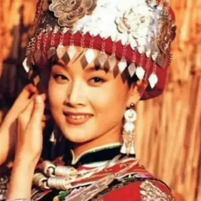 1996年，歌唱家宋祖英把家里一个18岁的小保姆送进了监狱，法院判了整整十二年。