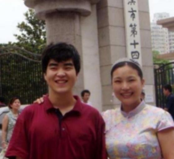 “把管子拔了吧，这个孩子没救了，咱俩以后还能再生个健康的。”1988年，武汉一间