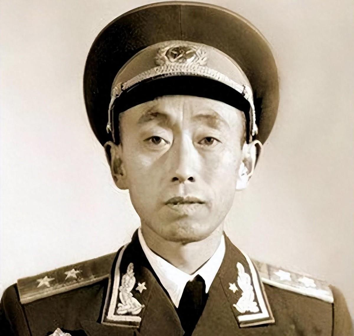郑维山率部向马家军复仇，打光1万发炮弹后，最终面对祁连山跪拜放声痛哭！
1936