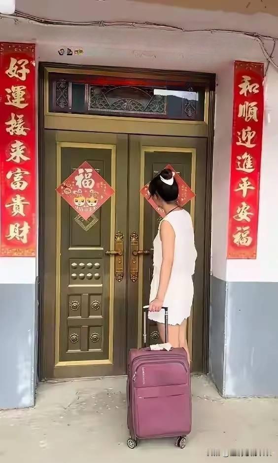 离婚三年后女子求复婚，丈夫的伤疤是不可治愈的。
三年前，男子开的厂倒闭。
女子选