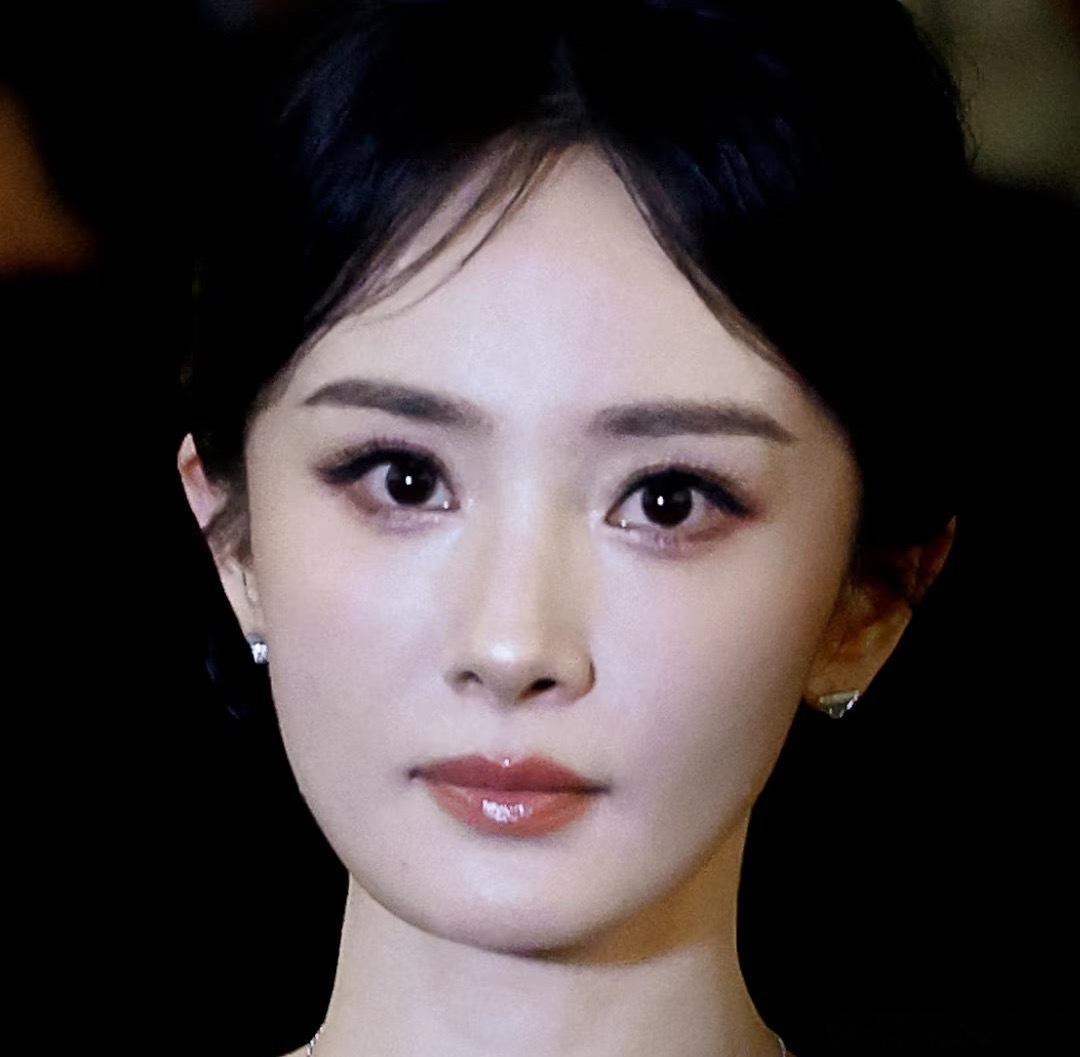 杨幂纯生图，她现在的脸好紧致，美貌不减当年 