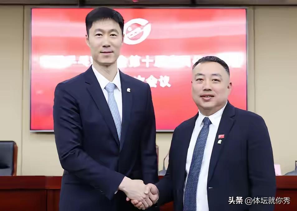 这篇文章稿件我持不同看法：

刘国梁是国乒协主席，有责任，在职权范围之内安排好运