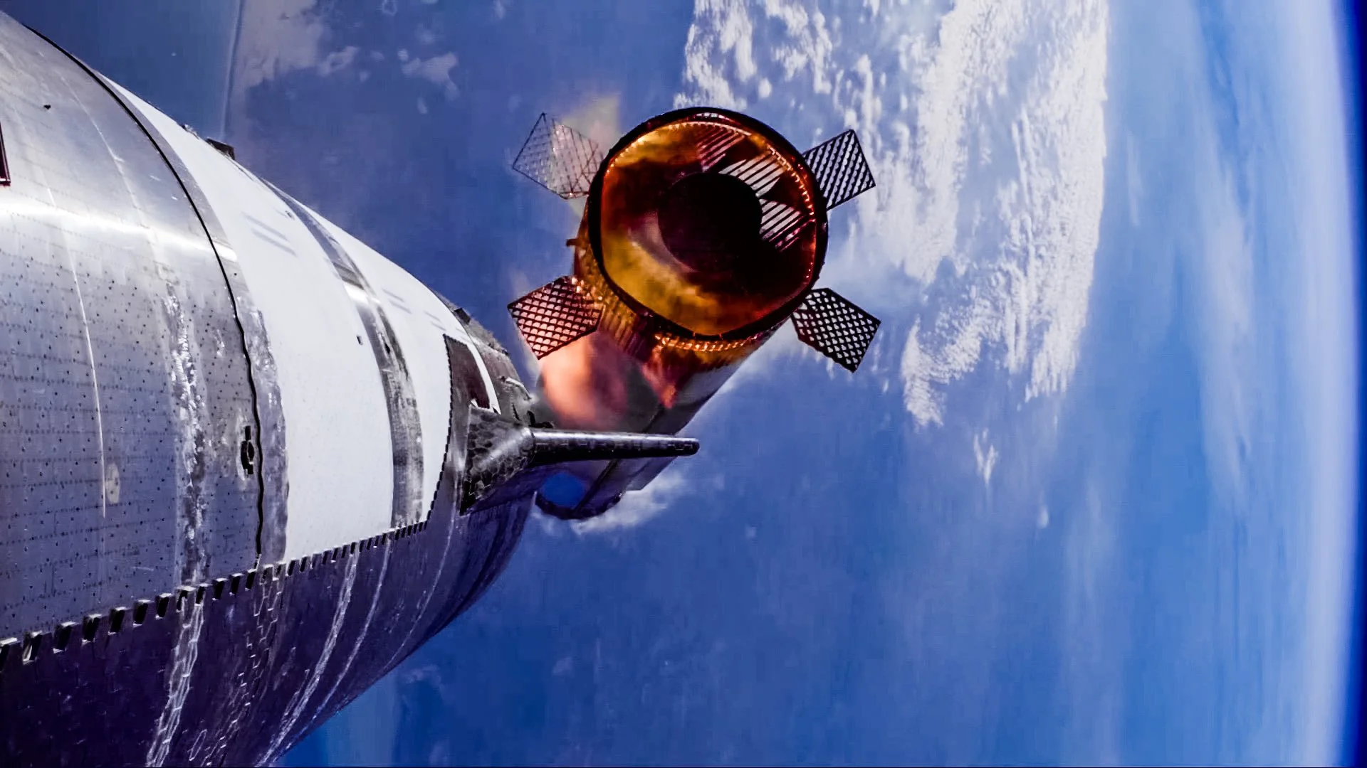 星舰从星际基地发射升空进行第六次飞行测试后的景象