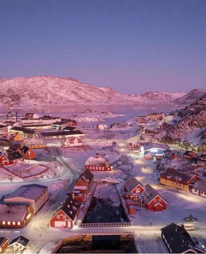 欧盟最近大手笔投资格陵兰岛，其实是被美国的关税威胁逼出来的，核心就是想守住北极的