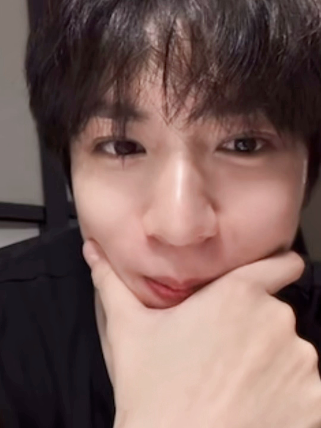 我都我都。。明明知道不是直播那样的能即时得到反馈的场合 也还是想知道你的反应 酝