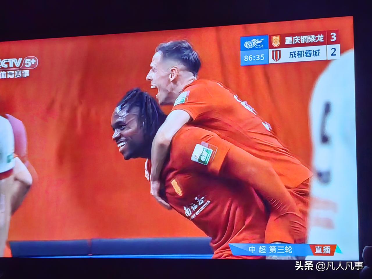 啊！啊！啊！重庆铜梁龙太牛批了！上半场0：2落后两球，在中场休息的时候，看很多视