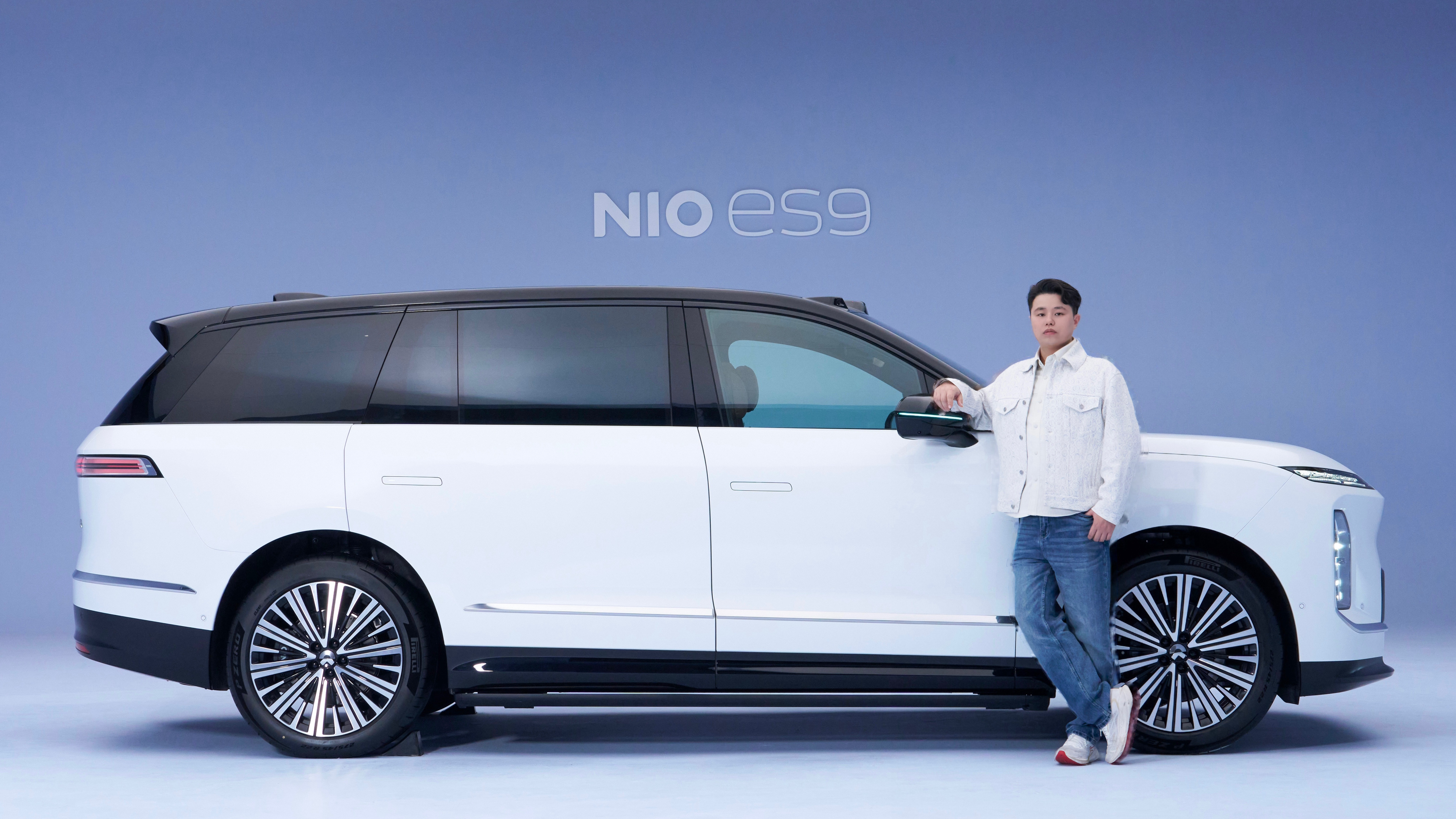 旗舰中的旗舰——ES9 有多大？我裸高1.79，加上鞋底就是1.82左右这是我站