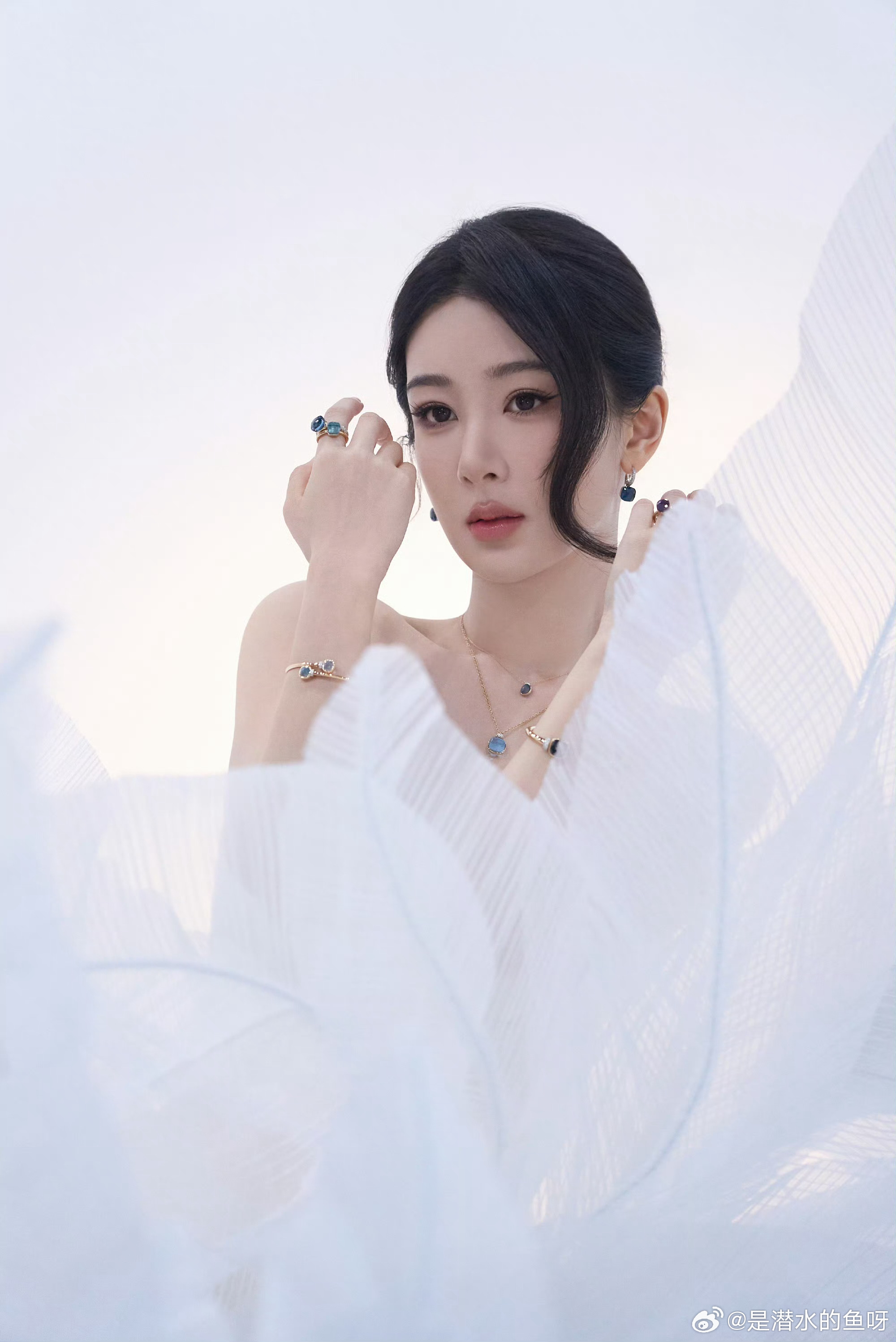 杨紫yz 宝曼兰朵全球品牌代言人杨紫  落日奔赴山海  晚霞是最浪漫的告白 𝓢