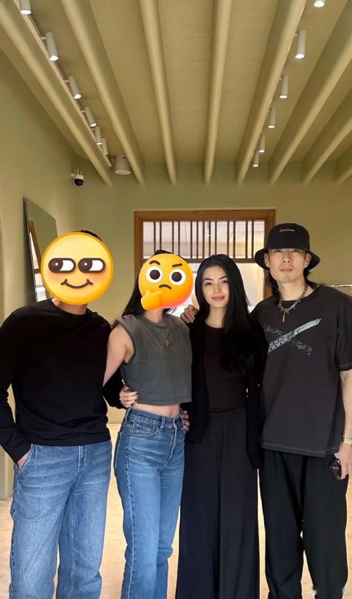 吴建豪和新婚妻子合照 wow吴建豪和新婚妻子合照有，女生很漂亮~ 