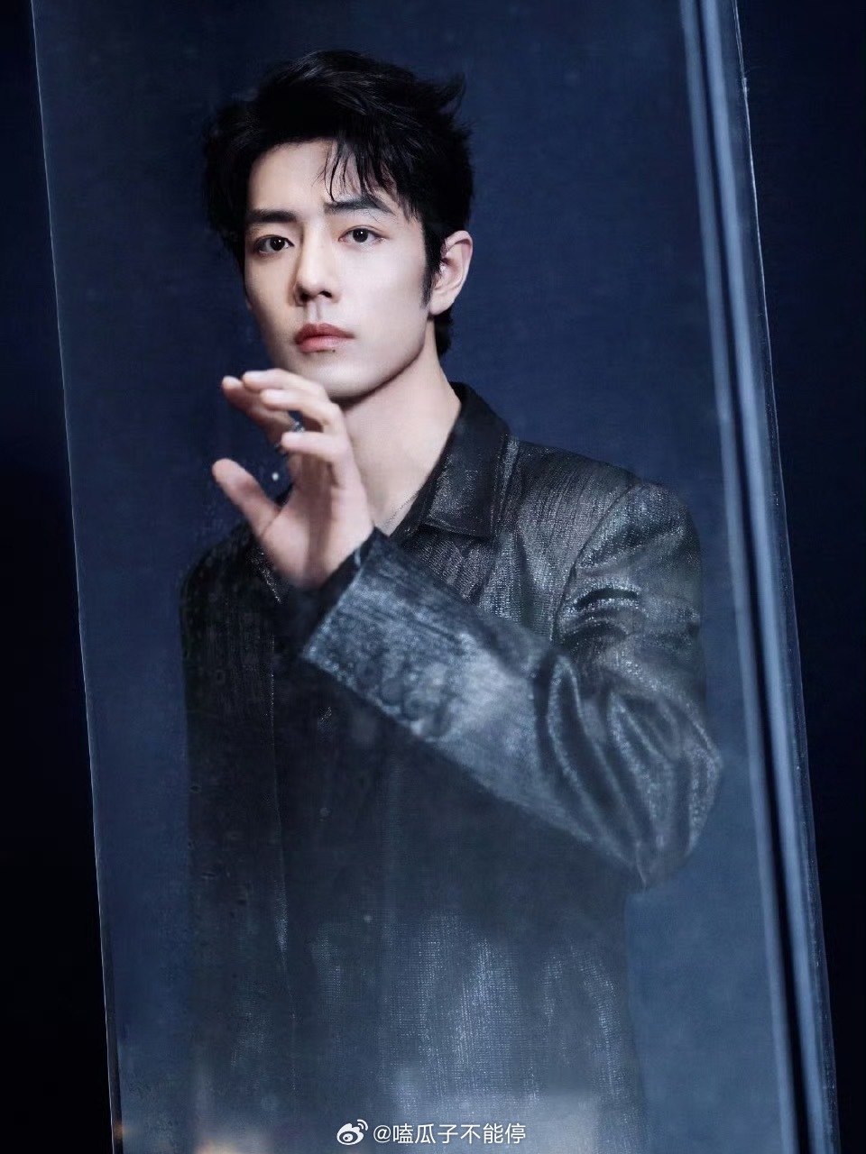 肖战电视剧品质盛典官方出图了，好贵的帅哥