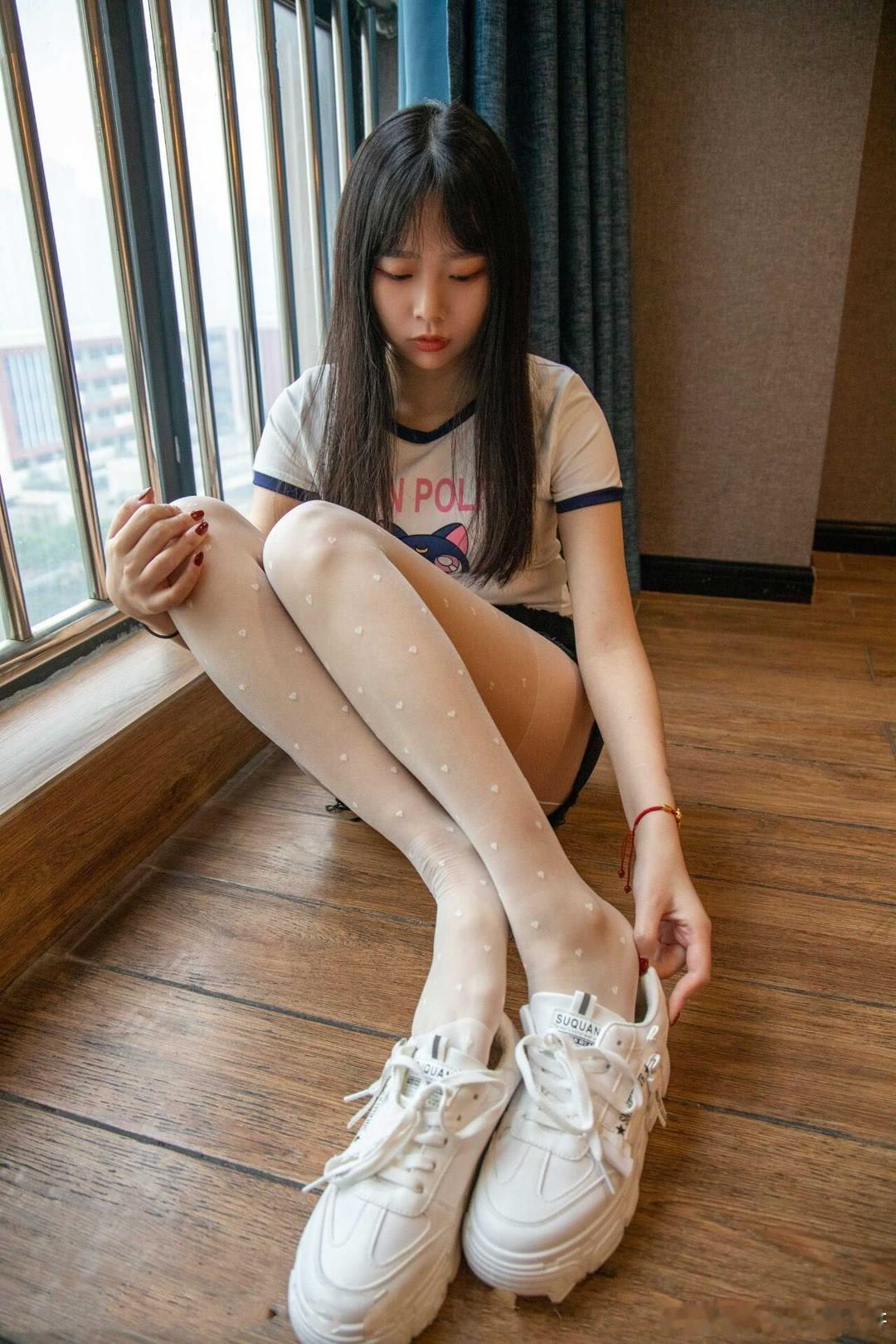 各种风格的丝袜穿搭，总有一款你喜欢～[doge] ​​​
