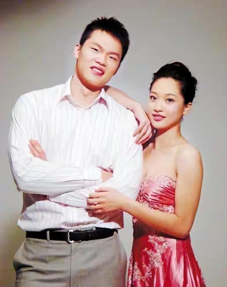 谁懂啊！奥运功勋体操女神竟被丈夫骗到净身出户，可她的逆袭才叫真解气！
 
17岁