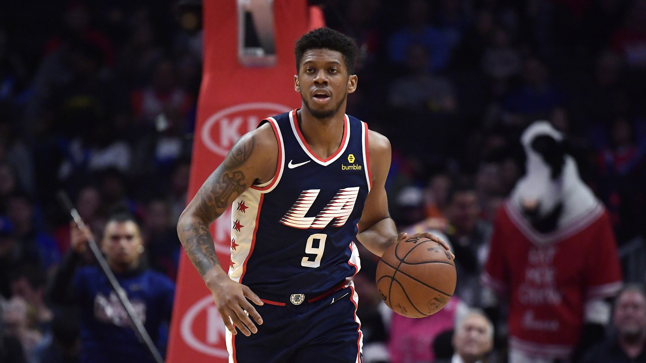 媒体人：新疆队将签下前NBA后卫蒂龙-华莱士