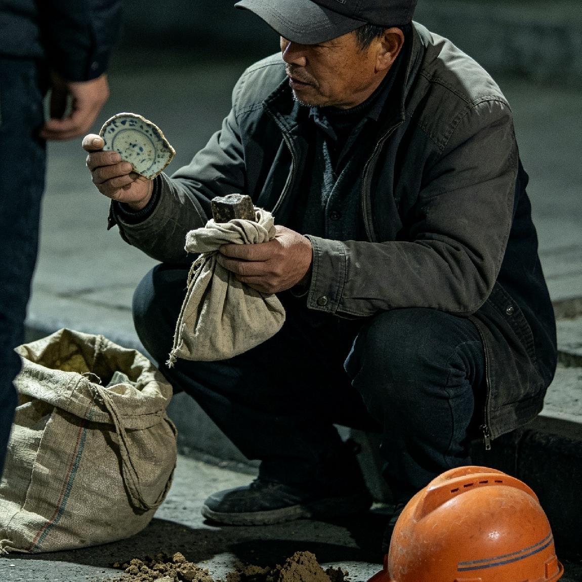 文物贩子有哪些伪装手段！

很多藏家吃亏上当，从来不是看不懂器物真伪，而是先被对