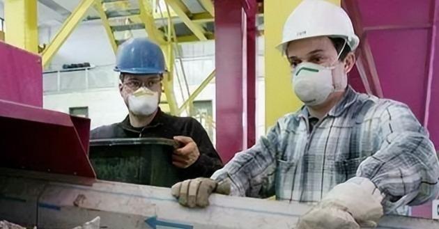 日本从马来西亚大肆进口稀土，这一下吉隆坡真慌了，马来西亚部长火速重申出口禁令，因